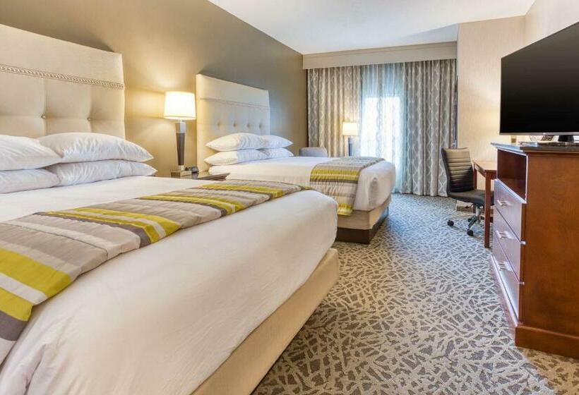 Номер Superior, Drury Inn & Suites Cincinnati Northeast Mason