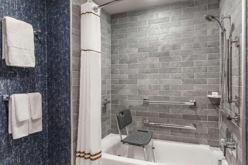Номер Стандарт Адаптированный для Инвалидов, Carte Hotel San Diego Downtown, Curio Collection By Hilton