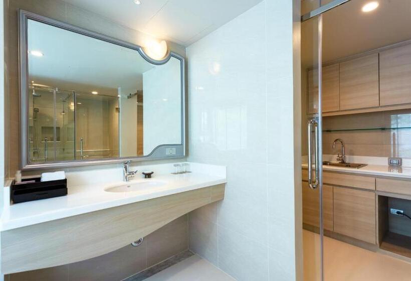اتاق لوکس با تخت بزرگ, Centara Sonrisa Residences & Suites Sriracha