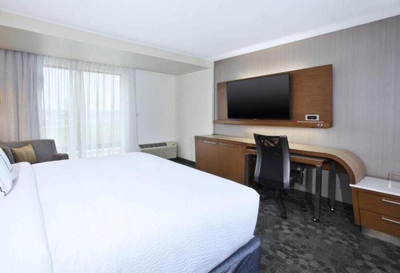 Номер Стандарт Кровать Кинг Адаптированный для Инвалидов, Courtyard By Marriott St. Joseph Benton Harbor