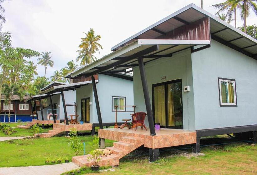 اتاق لوکس سه تخته, Koh Kood Far East Resort