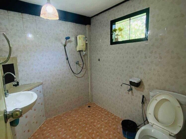 اتاق لوکس سه تخته, Koh Kood Far East Resort