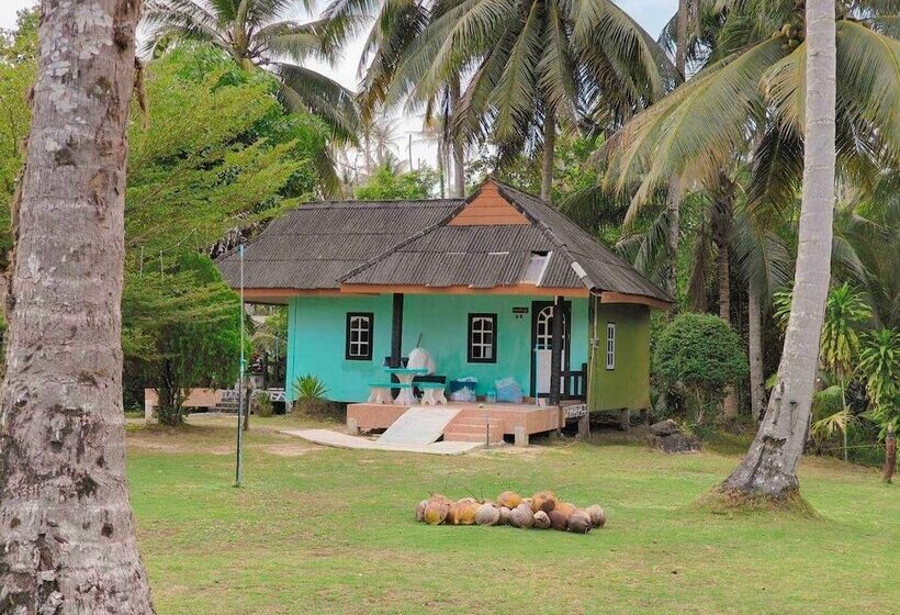 اتاق لوکس سه تخته, Koh Kood Far East Resort