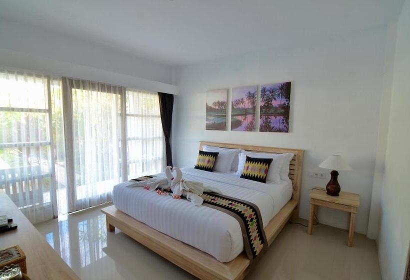 Номер Deluxe Вид на Бассейн, Lavella Villas Kuta Lombok