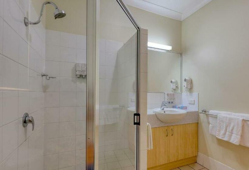 패밀리 스위트, Country Roads Motor Inn