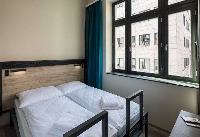 스탠다드 룸, a&o Budapest City