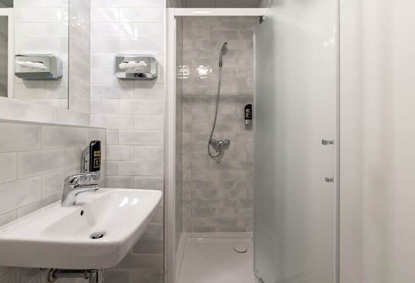 Четырехместный Номер Стандарт, a&o Budapest City