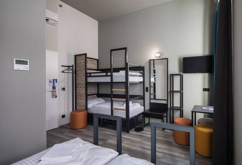 Четырехместный Номер Стандарт, a&o Budapest City