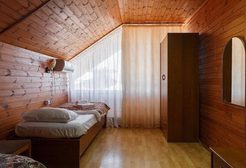 اتاق خانوادگی, Russky Dom Divny 43°39° Spa