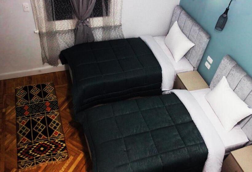 اتاق لوکس با بالکن, Cheers Hostel Cairo
