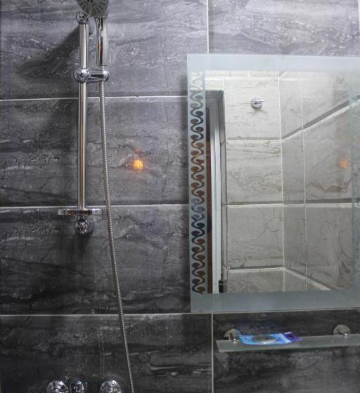 اتاق لوکس با بالکن, Cheers Hostel Cairo