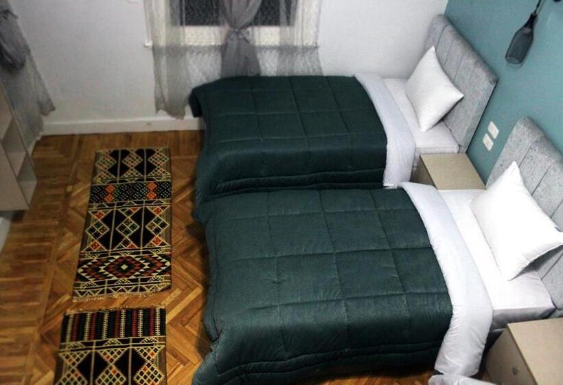 اتاق لوکس سه تخته, Cheers Hostel Cairo