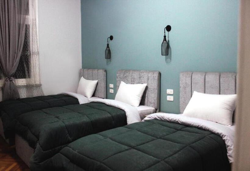 اتاق لوکس سه تخته, Cheers Hostel Cairo