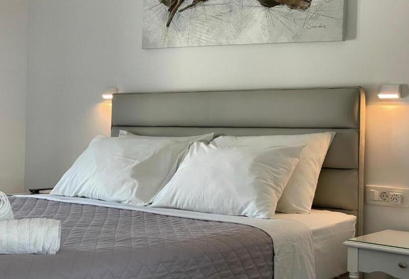 Семейный Номер Боковой Вид на Море, Hermoso Luxury Suites