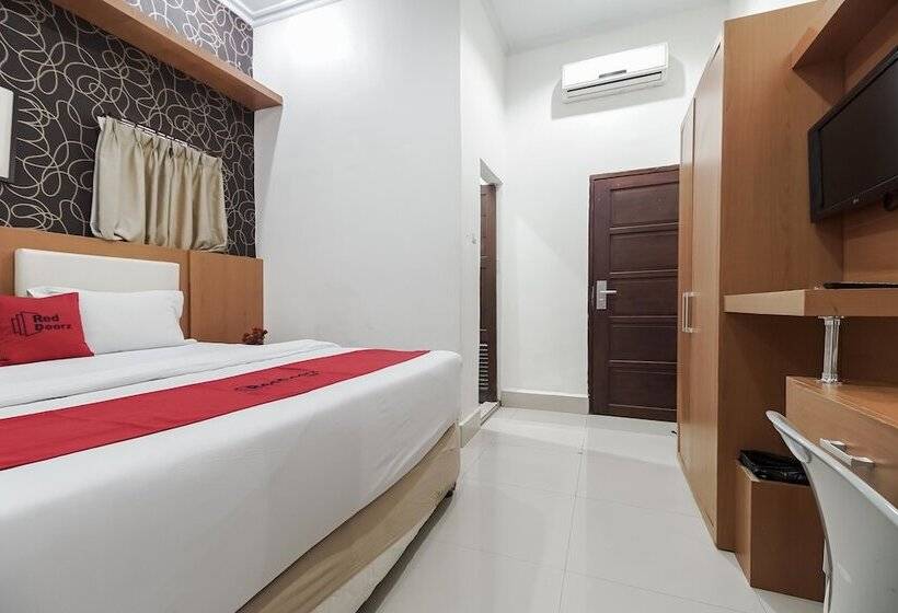 Номер Стандарт, Reddoorz Near Mall Panakkukang 3