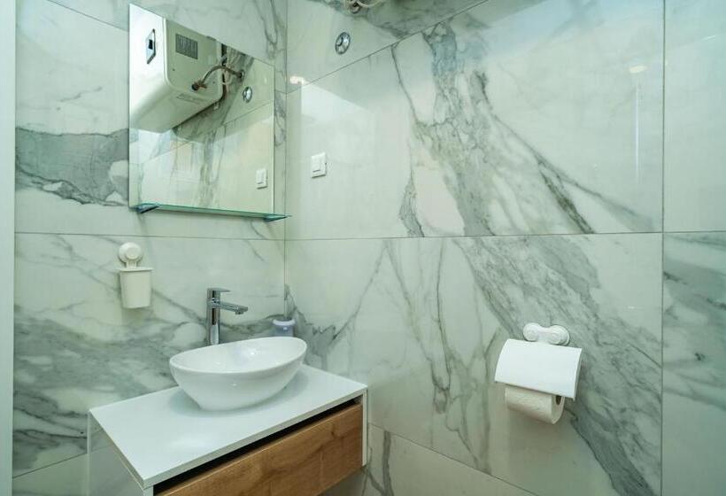 اتاق سوپریور با چشم‌انداز جانبی دریا, Apartment & Rooms Papa