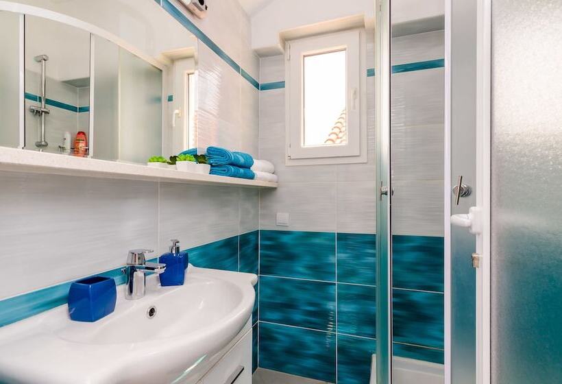 סטודיו סופריור עם נוף לים, Guest House Avdic