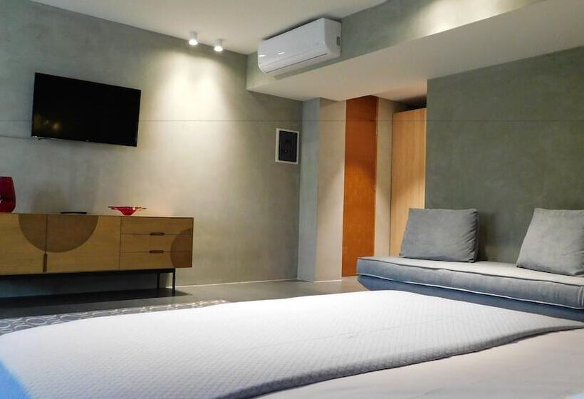 Superior suite with garden view, 101 Adrianou Apartments