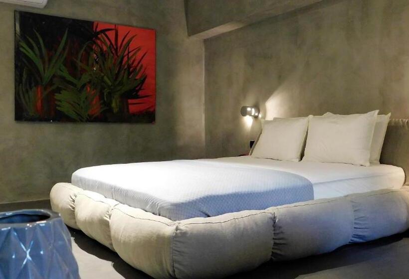 Superior suite with garden view, 101 Adrianou Apartments