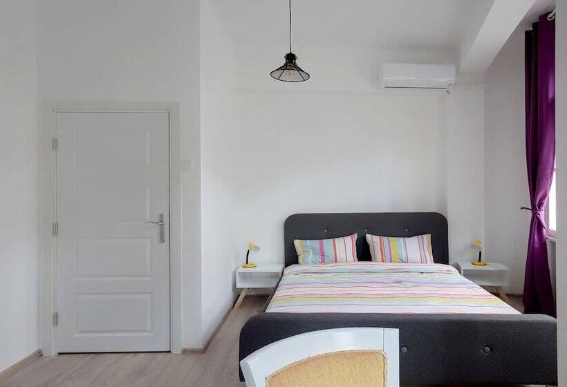 اتاق لوکس با چشم‌انداز شهر, Hostel Musala