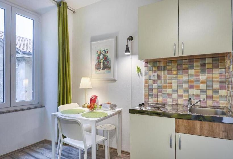 Студия Стандарт Вид на Город, Top Center Rooms & Studio