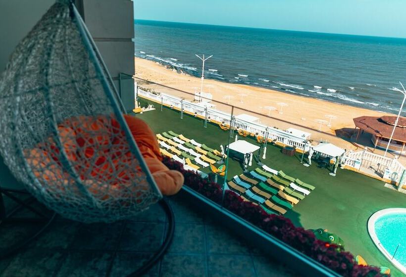 带海景的高档三人间, Golden Beach