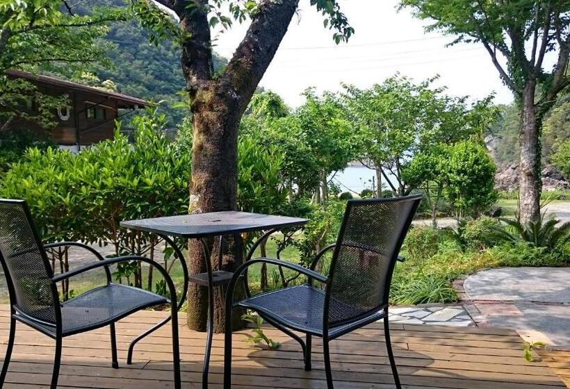 패밀리 방갈로, Pension Shishikui