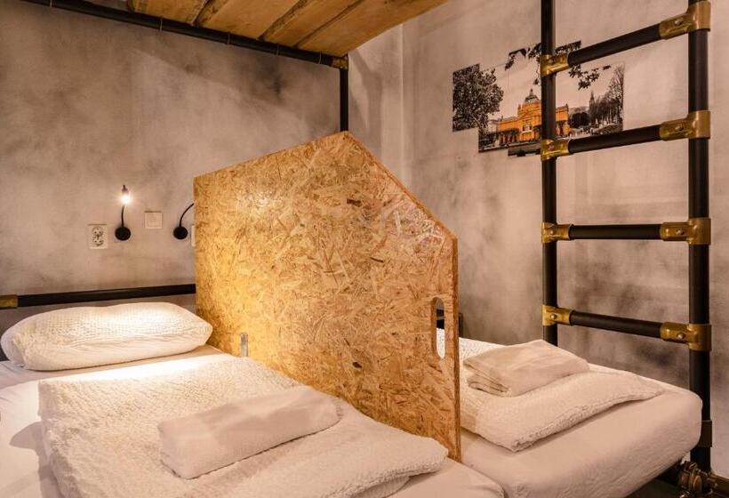 تختخواب در اتاق مشترک, Chillout Hostel Zagreb