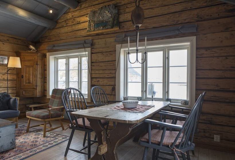 小室, Reine Rorbuer   By Classic Norway Hotels