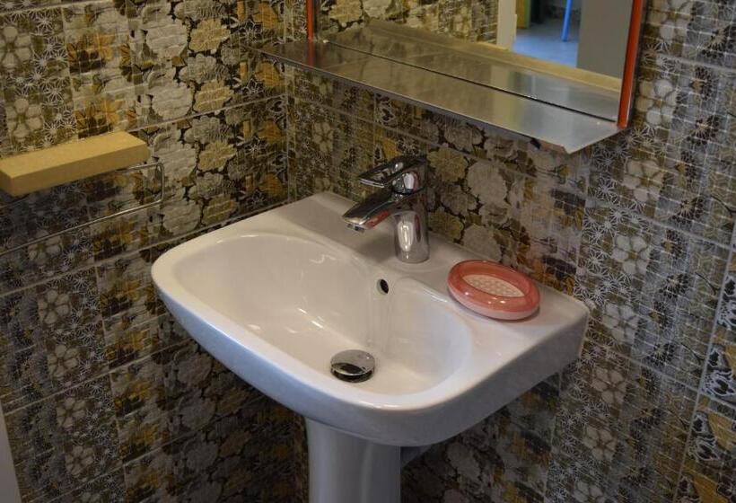 اتاق استاندارد یک نفره, Damask Rose, Lebanese Guest House