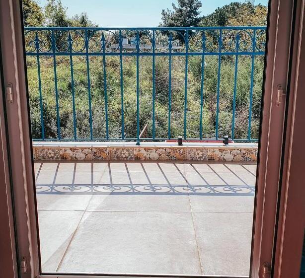 اتاق استاندارد با بالکن, Damask Rose, Lebanese Guest House