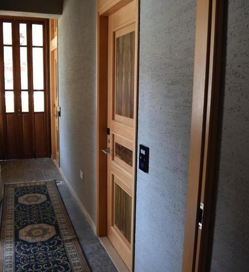 اتاق استاندارد با بالکن, Damask Rose, Lebanese Guest House