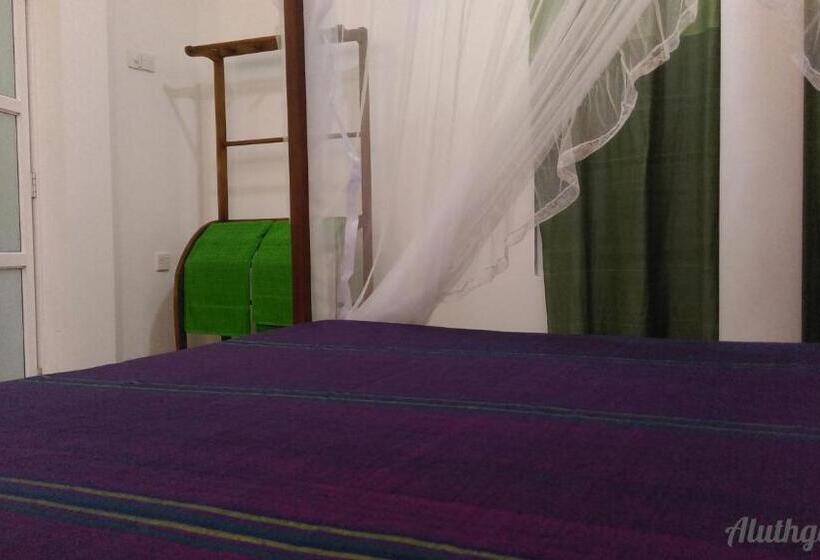 Quarto Triplo Estandar, Aluthgedara Guest House