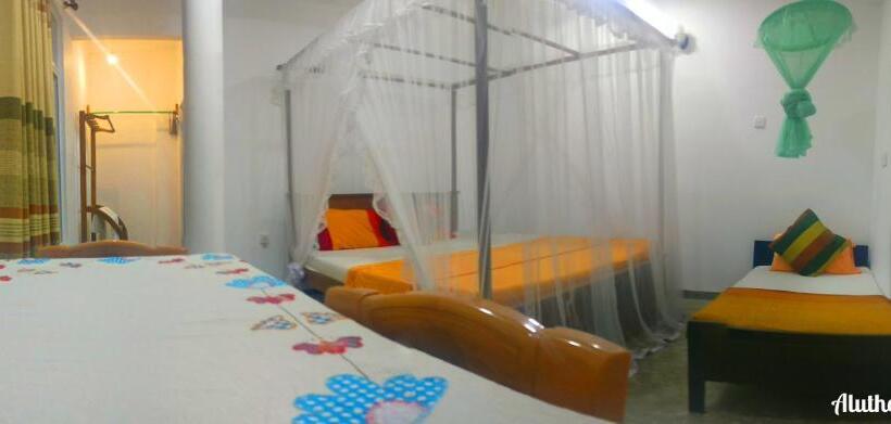 Quarto Triplo Estandar, Aluthgedara Guest House
