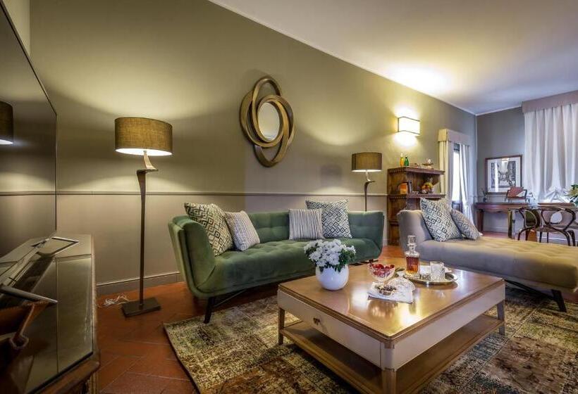 1 Bedroom Penthouse Apartment, Palazzo Ridolfi   Residenza D Epoca