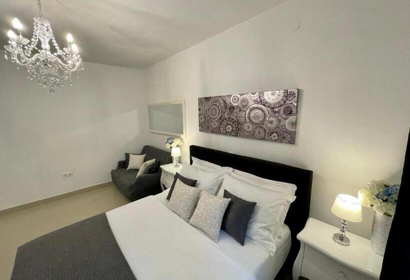 Студио Стандарт Вид на Сад, Central Square Guest House