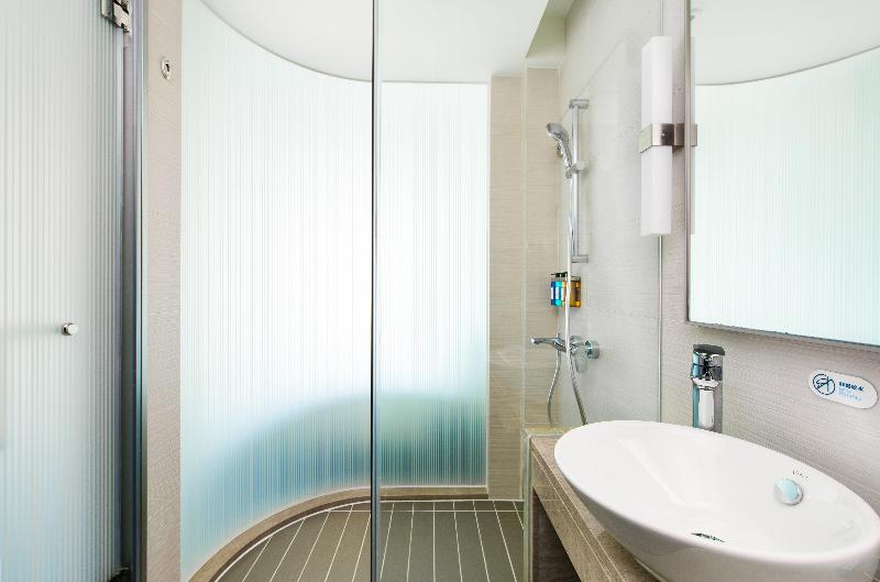 اتاق استاندارد با تخت دو نفره بزرگ, Holiday Inn Express Macau City Centre, An Ihg