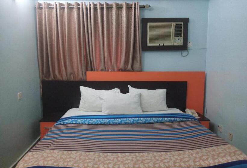 اتاق استاندارد با تخت بزرگ, Alluring View Hotel   Toyin Sreet