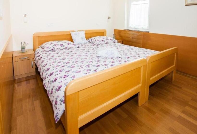 اتاق خانوادگی, B&b Pansion Vago