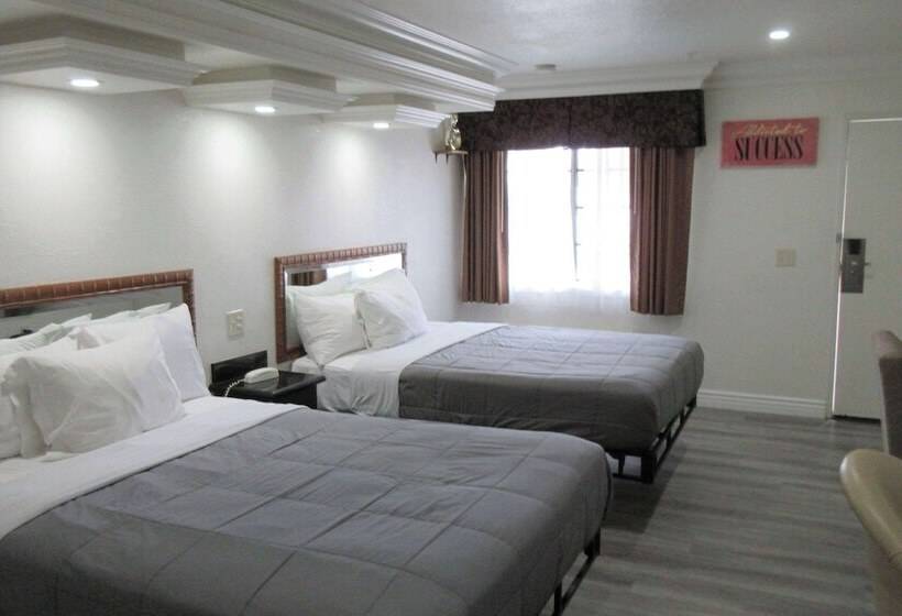 带2个双人床的标准工作室, Rodeway Inn