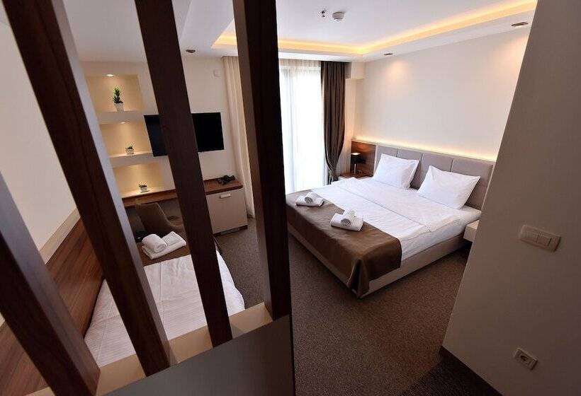 Comfort Triple Room, Lazaro