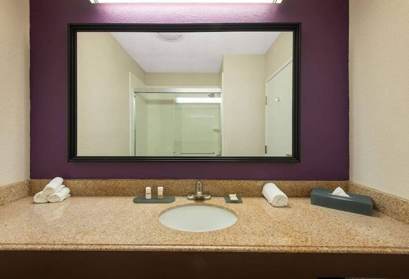 Люкс Повышенной Комфортности, La Quinta By Wyndham Erie