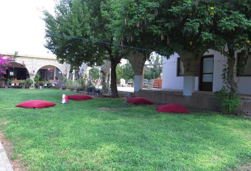Quarto Triplo Estandar, Elausa Hotel & Restaurant