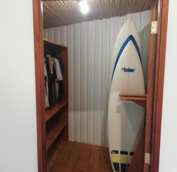 تختخواب در اتاق مشترک, Mola Mola Surf Popoyo