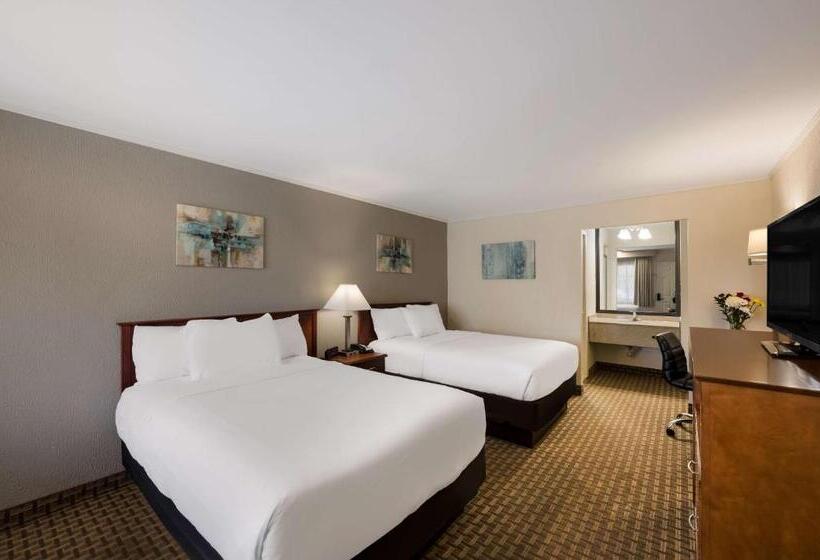 Номер Стандарт 2 Двуспальные Кровати, SureStay Plus by Best Western Woodbury Inn