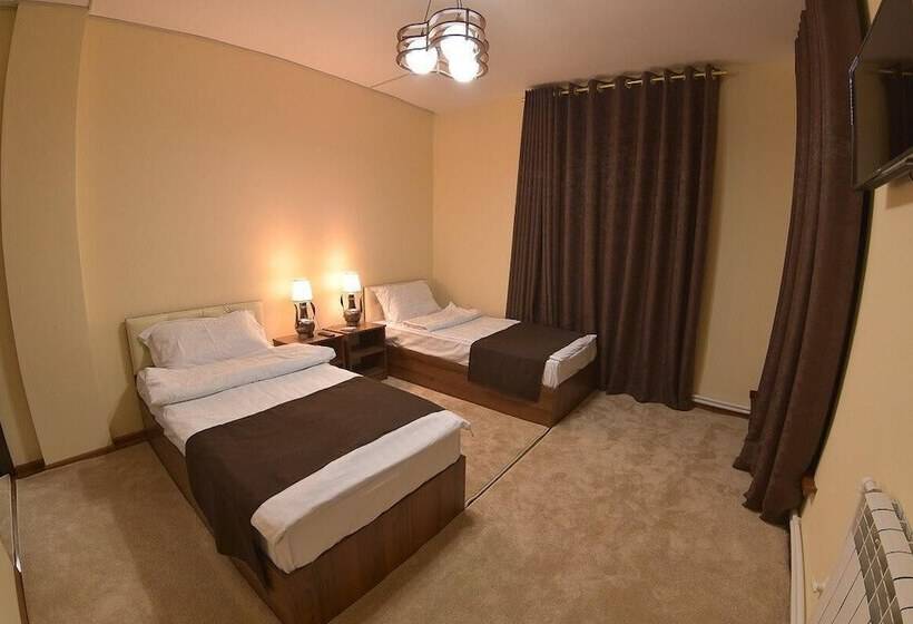 Deluxe Room, Mulberry