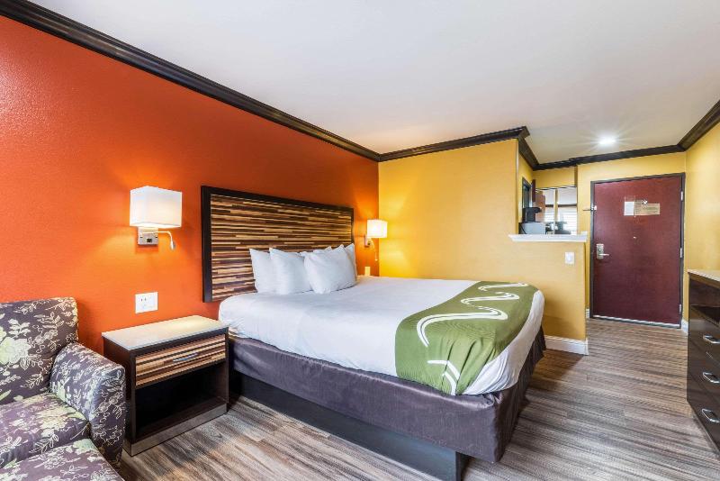 Quarto Estandar Cama King para Deficientes Físicos, Quality Inn & Suites