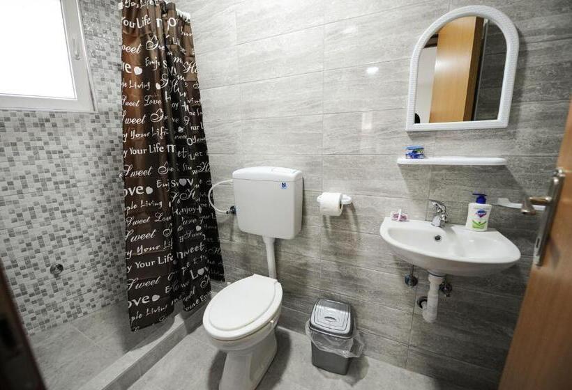 استودیوی استاندارد, Stella Apartments