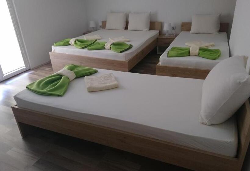 استودیو استاندارد با بالکن, Stella Apartments