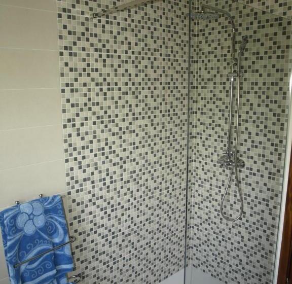 バスルーム共有のトリプルスタンダード, Albergue Pallanes